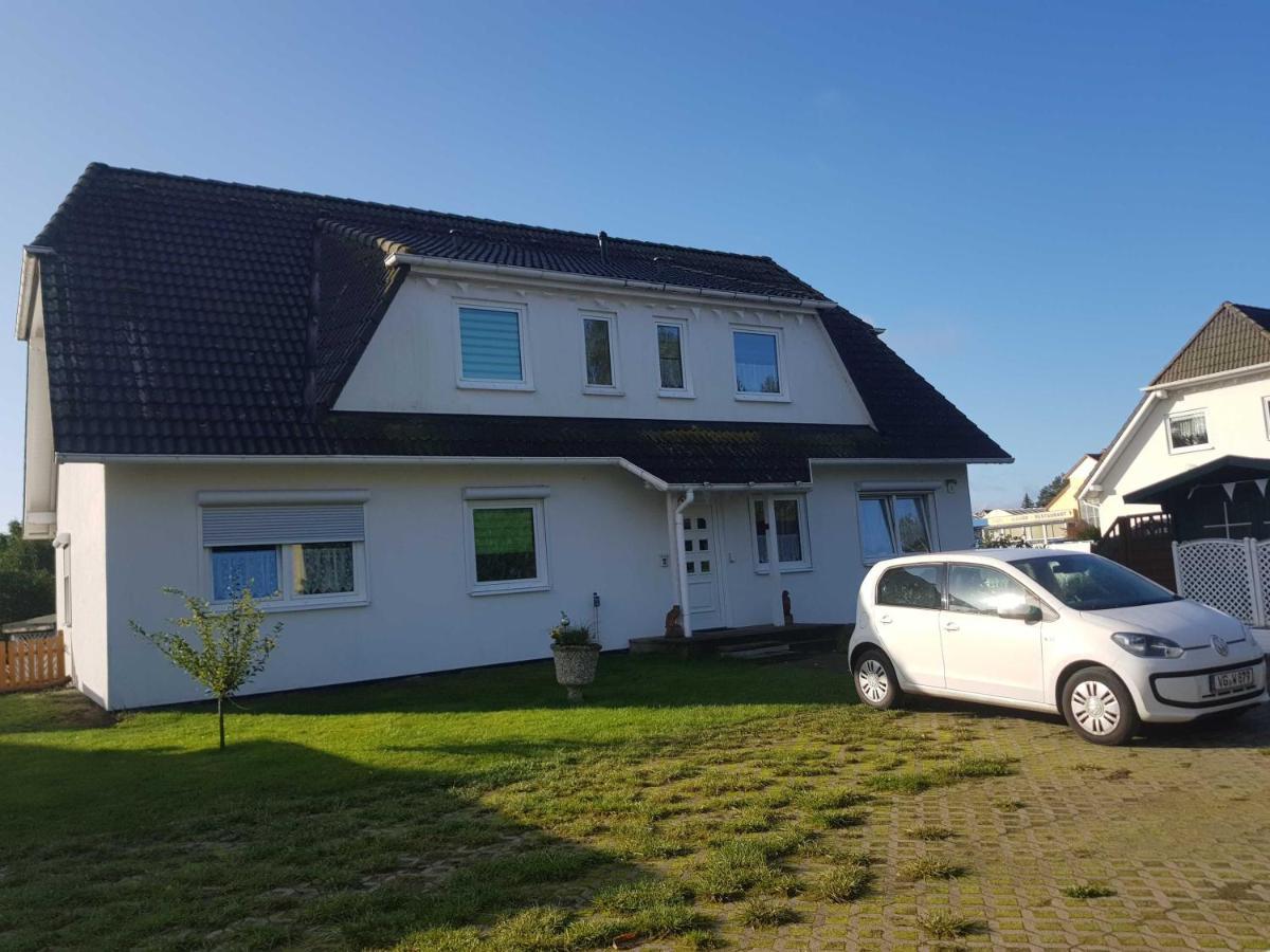 Ferienwohnung Am Teich Lutow Екстериор снимка