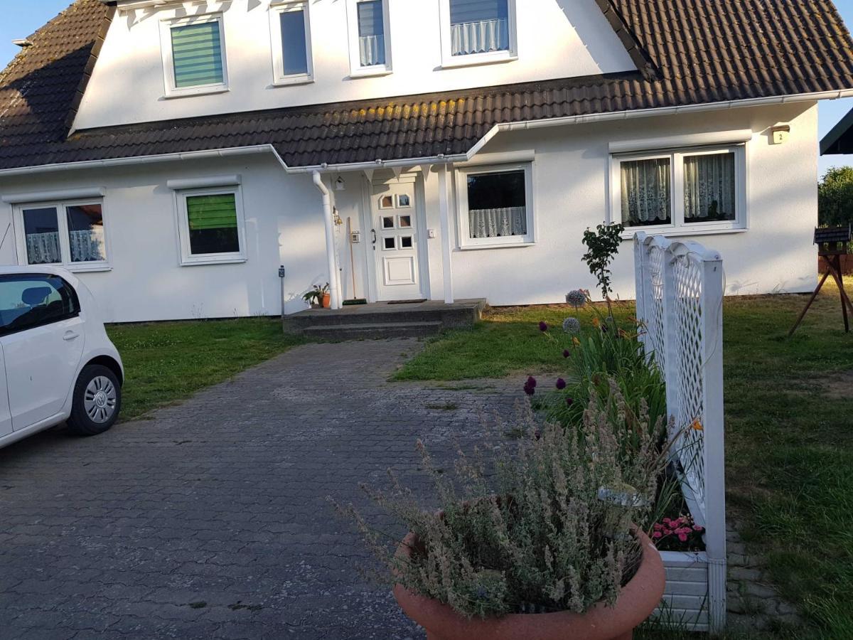 Ferienwohnung Am Teich Lutow Екстериор снимка